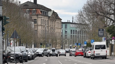 Parken wird in Ansbach im kommenden Jahr auch an der Promenade deutlich teurer. Im Raum stehen 20 Prozent, es könnten aber auch mehr werden. (Foto: Jim Albright)