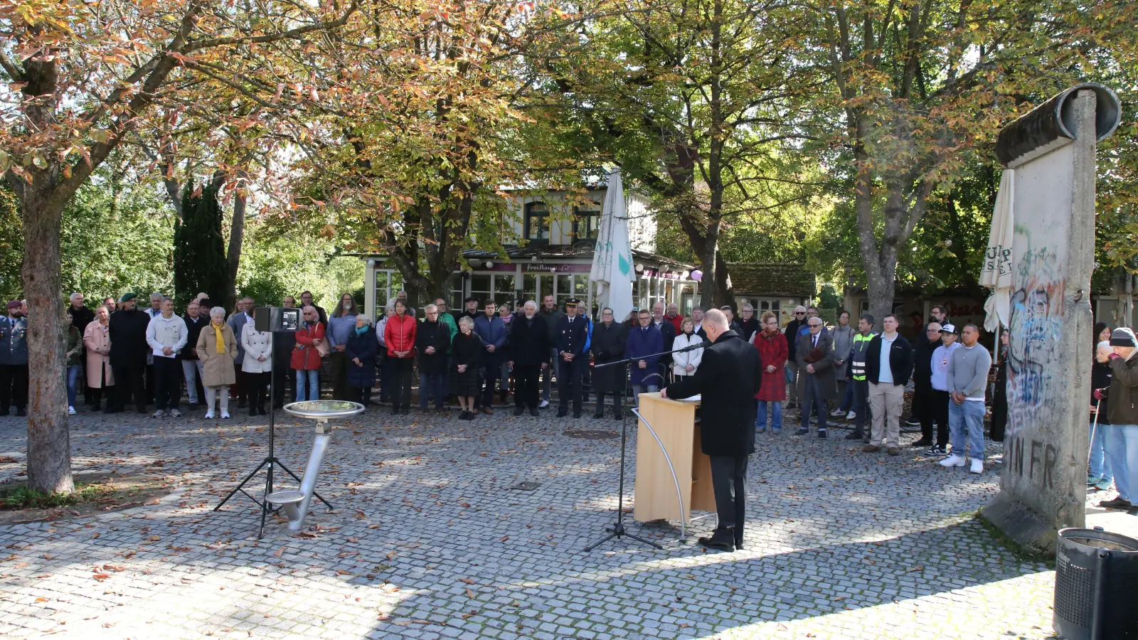 Die Wiedervereinigung Deutschlands bezeichnete OB Thomas Deffner bei der Feierstunde am 3. Oktober an der Riviera als „Geschenk der mutigen Bürger der DDR”. (Foto: Alexander Biernoth)