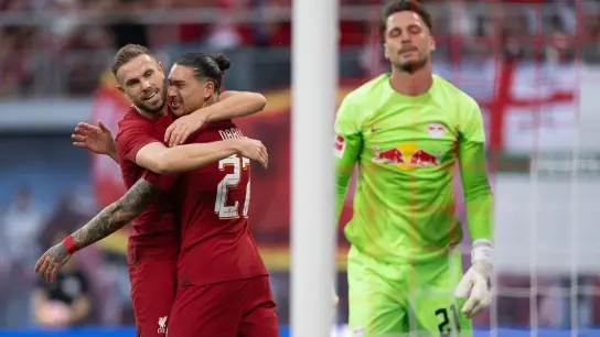 Liverpools Neuzugang Darwin Núñez (M) erzielte gegen Leipzig vier Tore. (Foto: Hendrik Schmidt/dpa)