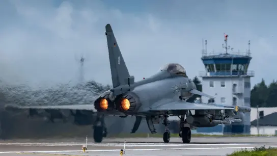In Estland kontrollieren deutsche Eurofighter im Nato-Auftrag den Luftraum über dem Baltikum. (Foto: Luftwaffe/dpa)