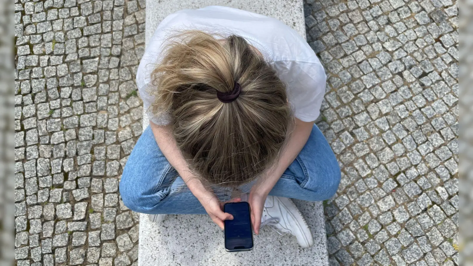 Die Deutschen verbringen sehr viel Zeit im Internet und lassen sich lieber berieseln als offline draußen oder mit Freunden aktiv zu sein. (Symbolbild) (Foto: Ricarda Dieckmann/dpa-tmn)