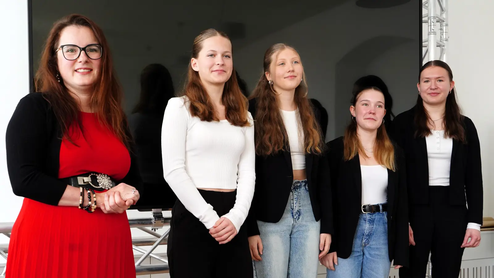 Jurorin Yvonne Weiss (von links) will das Team PALL – Laura Veen, Anna Rogner, Paula Bach und Linda Schuster – unterstützen. (Foto: Simone Hedler)