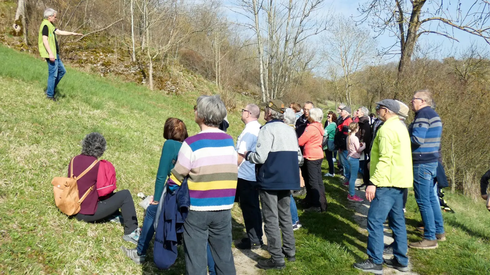 Auf der Wanderung durch die ehemaligen Weinberge bei Tauberzell. Fürher wurden sie für den Wein- und Ackerbau genutzt. (Foto: Karl-Heinz Gisbertz)