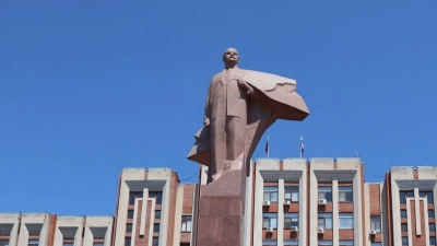 Lenin-Statue vor dem Parlamentsgebäude in Tiraspol im Separatistengebiet Transnistrien. (Foto: Hannah Wagner/dpa)
