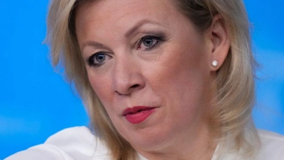 Russlands Außenamtssprecherin Sacharowa fordert die Mittelmeerstaaten auf, eine Öko-Katastrophe rund um den russischen Gastanker „Arctic Metagaz“ zu verhindern. (Archivbild) (Foto: Pavel Bednyakov/AP/dpa)