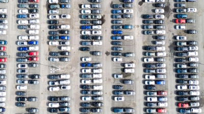 Chinesische Hersteller drängen auf den europäischen Markt. Für Volkswagen stellt sich die Frage, wie die Auslastung der Werke langfristig gesichert werden kann. (Symbolbild) (Foto: Julian Stratenschulte/dpa)