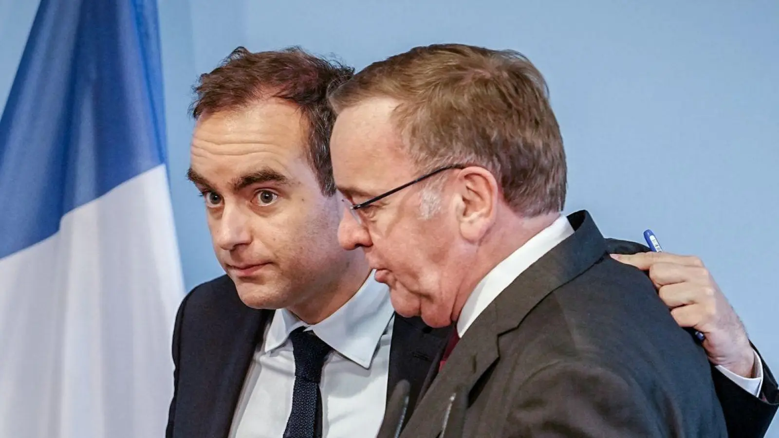 Bundesverteidigungsminister Boris Pistorius (r, SPD) und sein französischer Kollege Sébastien Lecornu haben eine Einigung erzielt. (Foto: Kay Nietfeld/dpa)