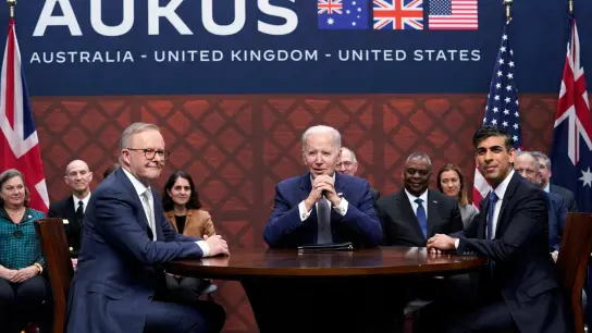 US-Präsident Joe Biden empfängt den australischen Regierungschef Anthony Albanese (l) und den britischen Premier Rishi Sunak (r) in San Diego. (Foto: Evan Vucci/AP)