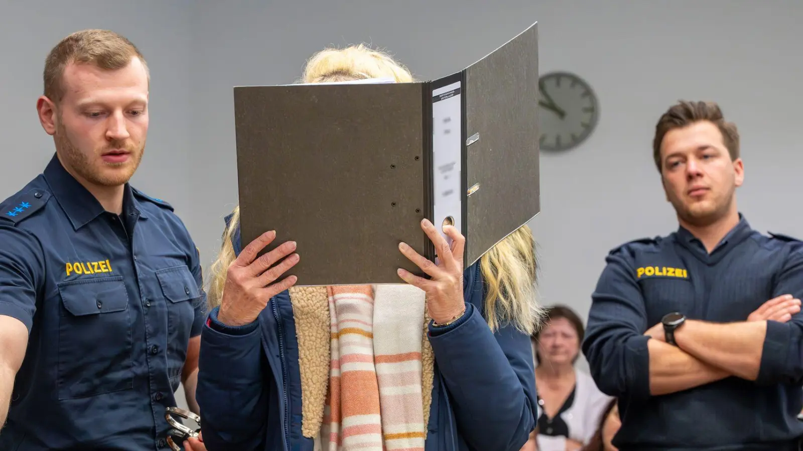 Ihr Geständnis legte die Angeklagte erst ab, nachdem ihre Tochter ihr Schweigen unmittelbar vor dem Ende der Beweisaufnahme gebrochen und die Mutter schwer belastet hatte. (Archivbild) (Foto: Peter Kneffel/dpa)