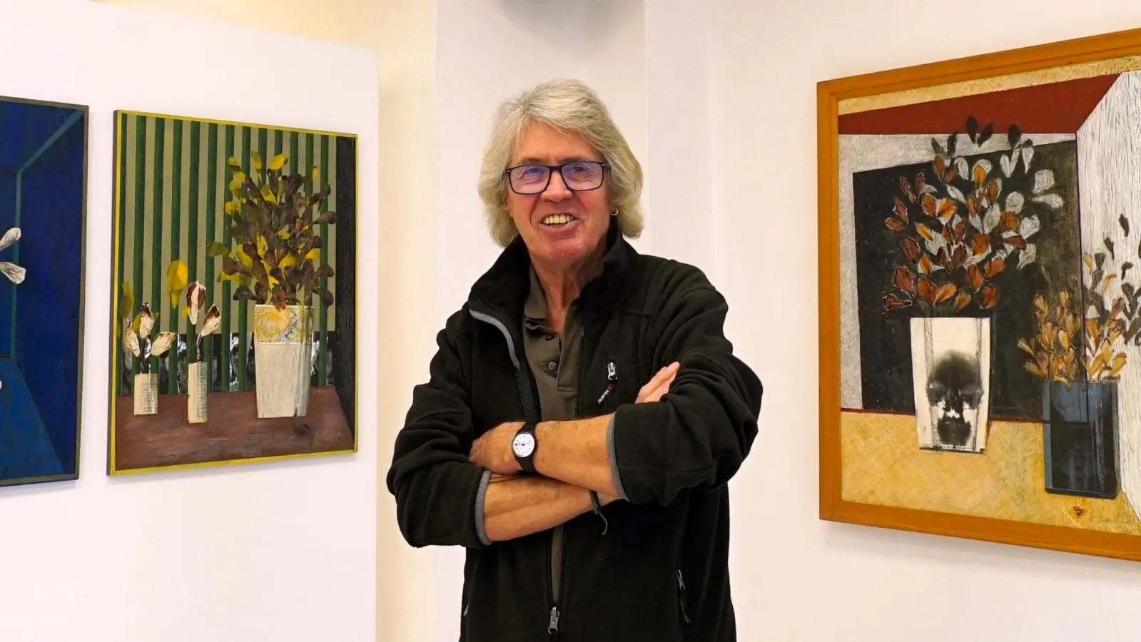 „Die Dinge kommen zu mir, sind einfach irgendwann da“: Herbert Iwanowitsch verarbeitet in seinen Kunstwerken oft Fundstücke. Bis Anfang Februar stellt er im Ansbacher Kunsthaus aus. (Foto: Elke Walter)