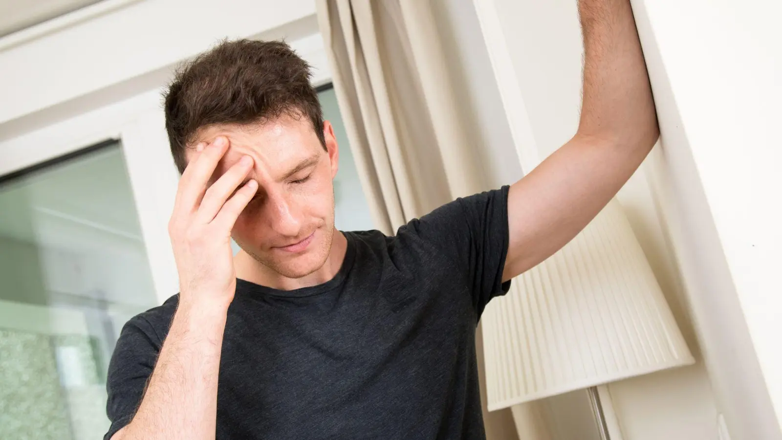 Die „Gehirn-Software“ ist kurz gestört: Typisch für eine Gehirnerschütterung sind Bewusstseinsstörungen, etwa Benommenheit.  (Foto: Christin Klose/dpa-tmn)