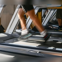 Genug Sport gemacht? Wer seinen Fitnessstudiovertrag kündigen möchte, muss sich an die geltenden Fristen halten. (Foto: Jens Kalaene/dpa-Zentralbild/dpa)