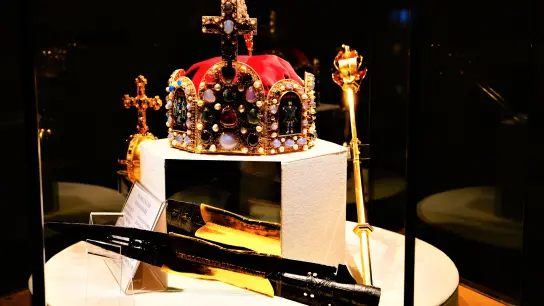 Ein königlicher Schatz sind die mittelalterlichen Reichsinsignien – eine Nachbildung ist ausgestellt. (Foto: Simone Hedler)