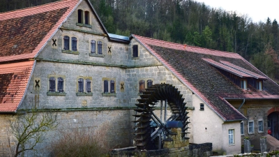 Blick auf das Mühlrad der Langenmühle in Detwang – diese kann man auch auf dem Mühlenweg rund um die Stadt erkunden. (Foto: Irmeli Pohl)