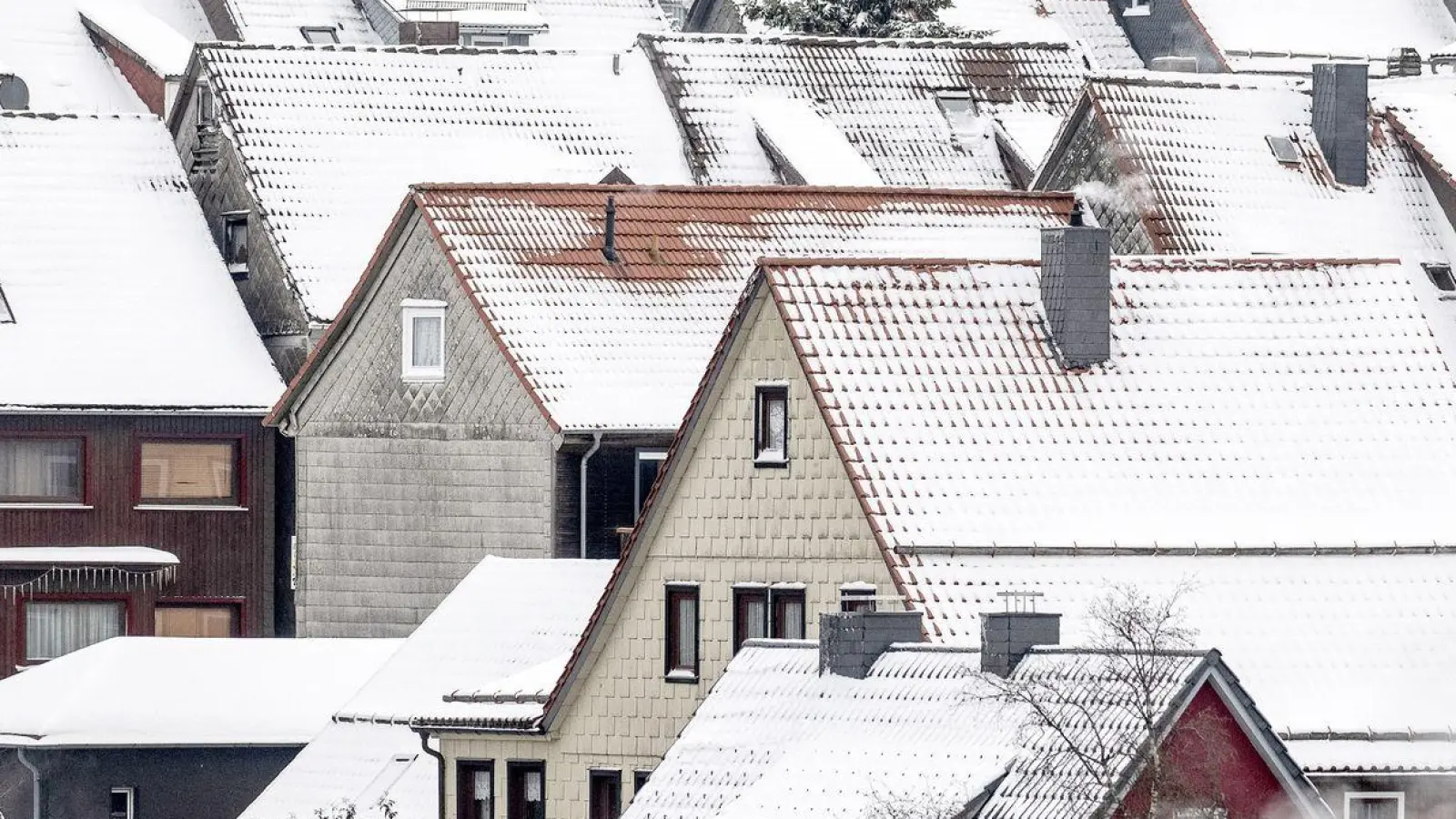 Im Vergleich zum Vorjahreszeitraum sind Wohnungen und Häuser im Schnitt um 10,2 Prozent günstiger geworden. (Foto: Swen Pförtner/dpa)
