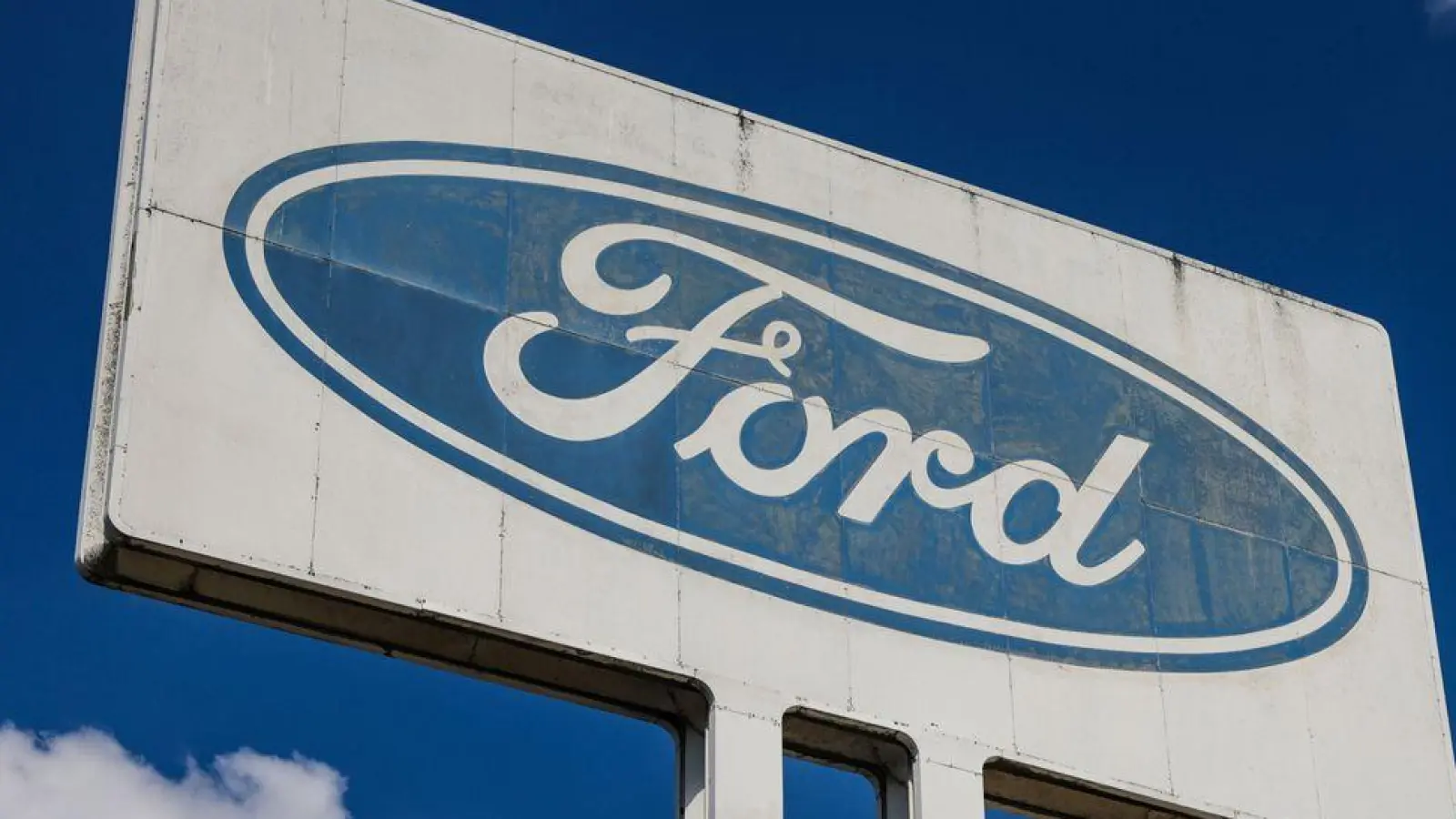 Blauer Himmel bei Sonnenschein - hat Ford nun eine bessere Zukunft? (Foto: Oliver Berg/dpa)