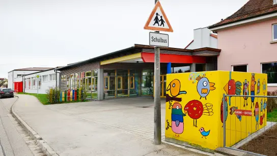 Gähnende Leere herrscht nach Schulschluss auf dem Gelände der Albrecht-von-Eyb-Grundschule. (F.: Jim Albright)