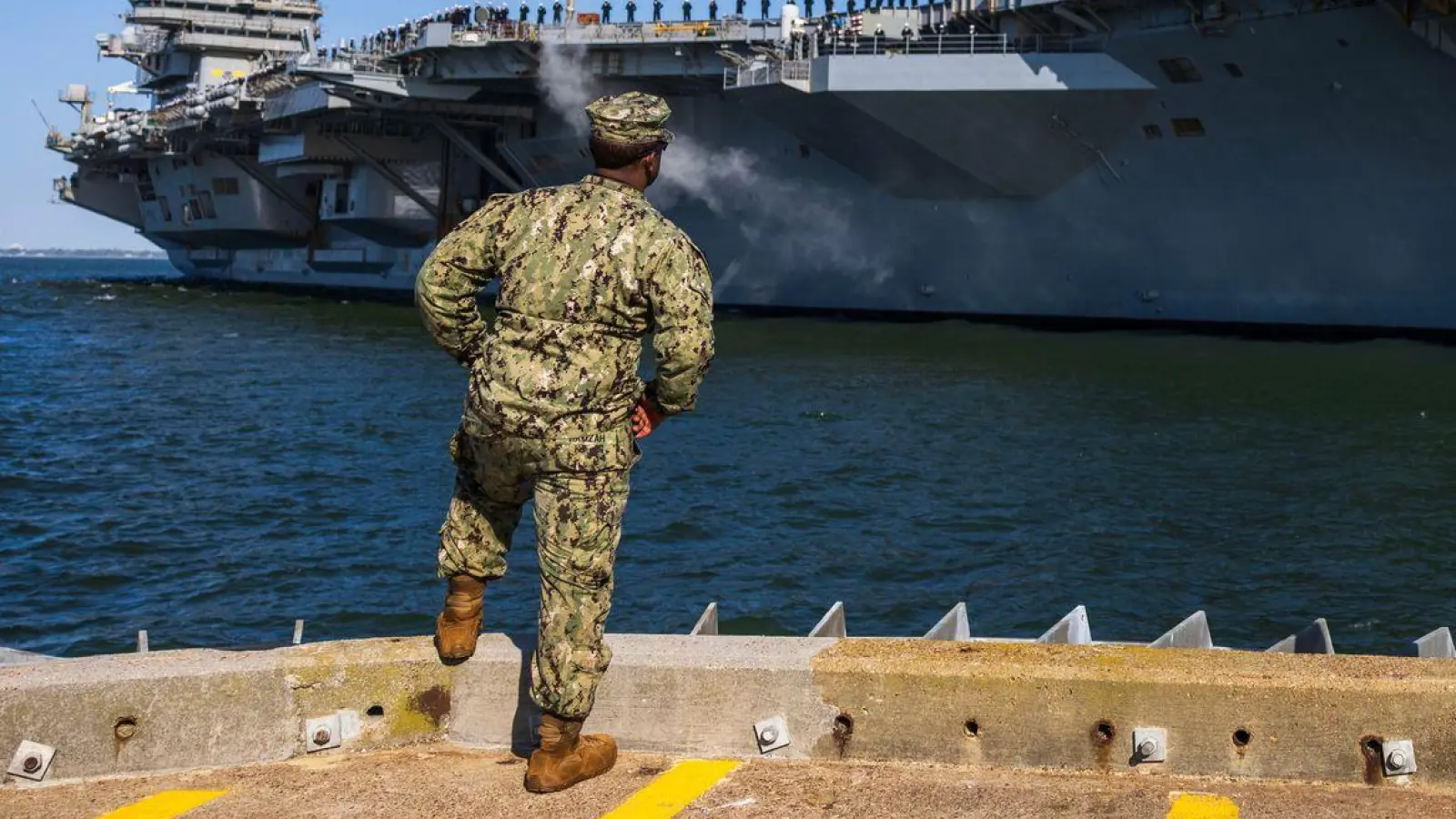 Mittlerweile werden drei US-Flugzeugträger in der Region eingesetzt. (Archivbild) (Foto: Kendall Warner/The Virginian-Pilot via AP/dpa)