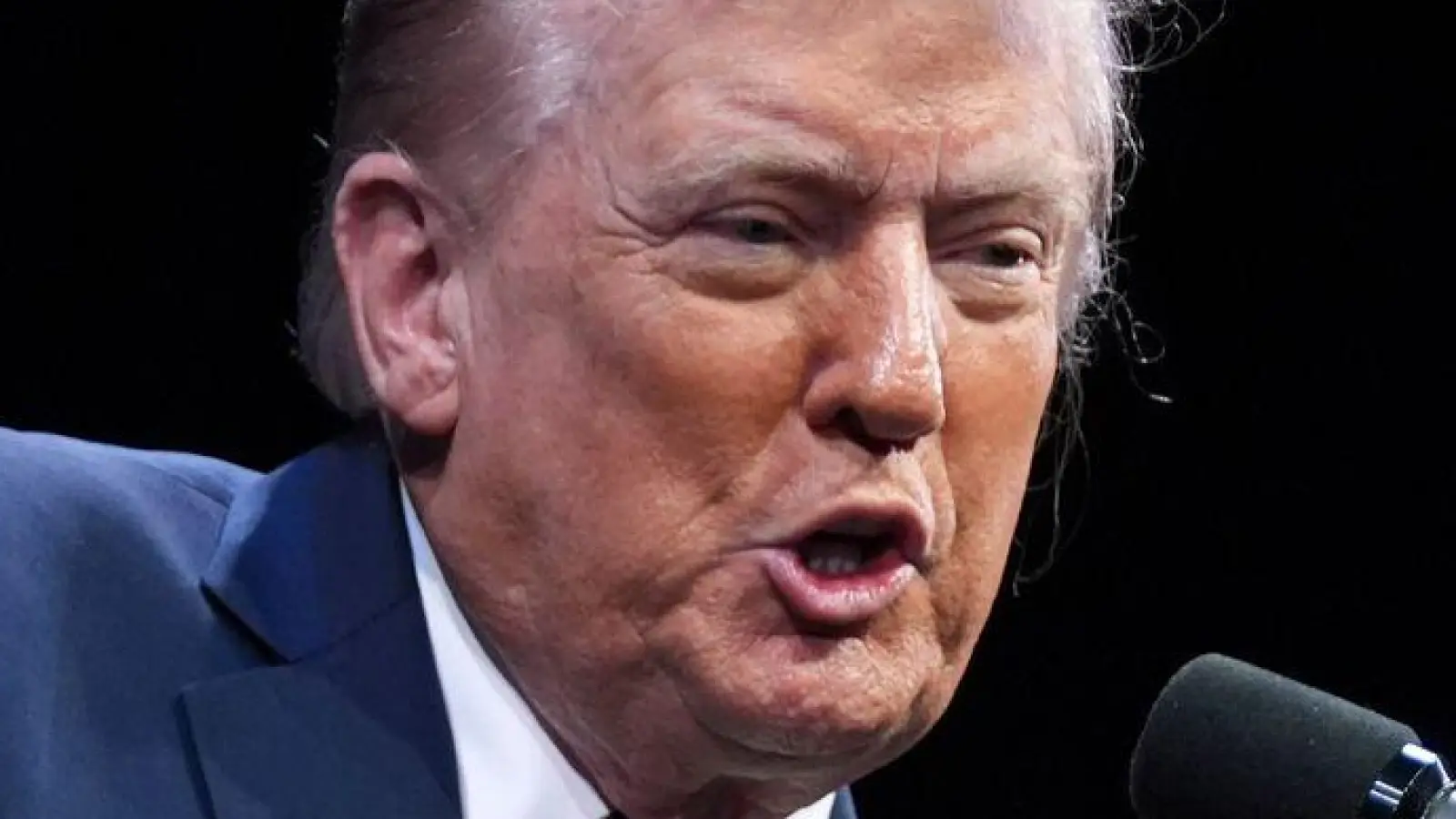 Die Kopie eines angeblichen Geburtstagsgrußes von Trump an Epstein macht Schlagzeilen. (Foto: Evan Vucci/AP/dpa)