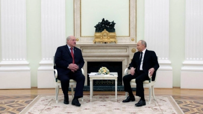 Wladimir Putin (r) und Alexander Lukaschenko im Kreml. (Foto: Gavriil Grigorov/Pool Sputnik Kremlin/AP/dpa)