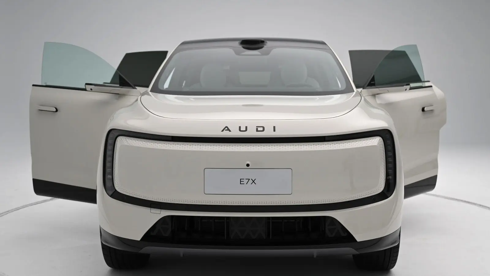 Audi ohne die vier Ringe - eine Entwicklung für den chinesischen Markt. (Foto: Johannes Neudecker/dpa)