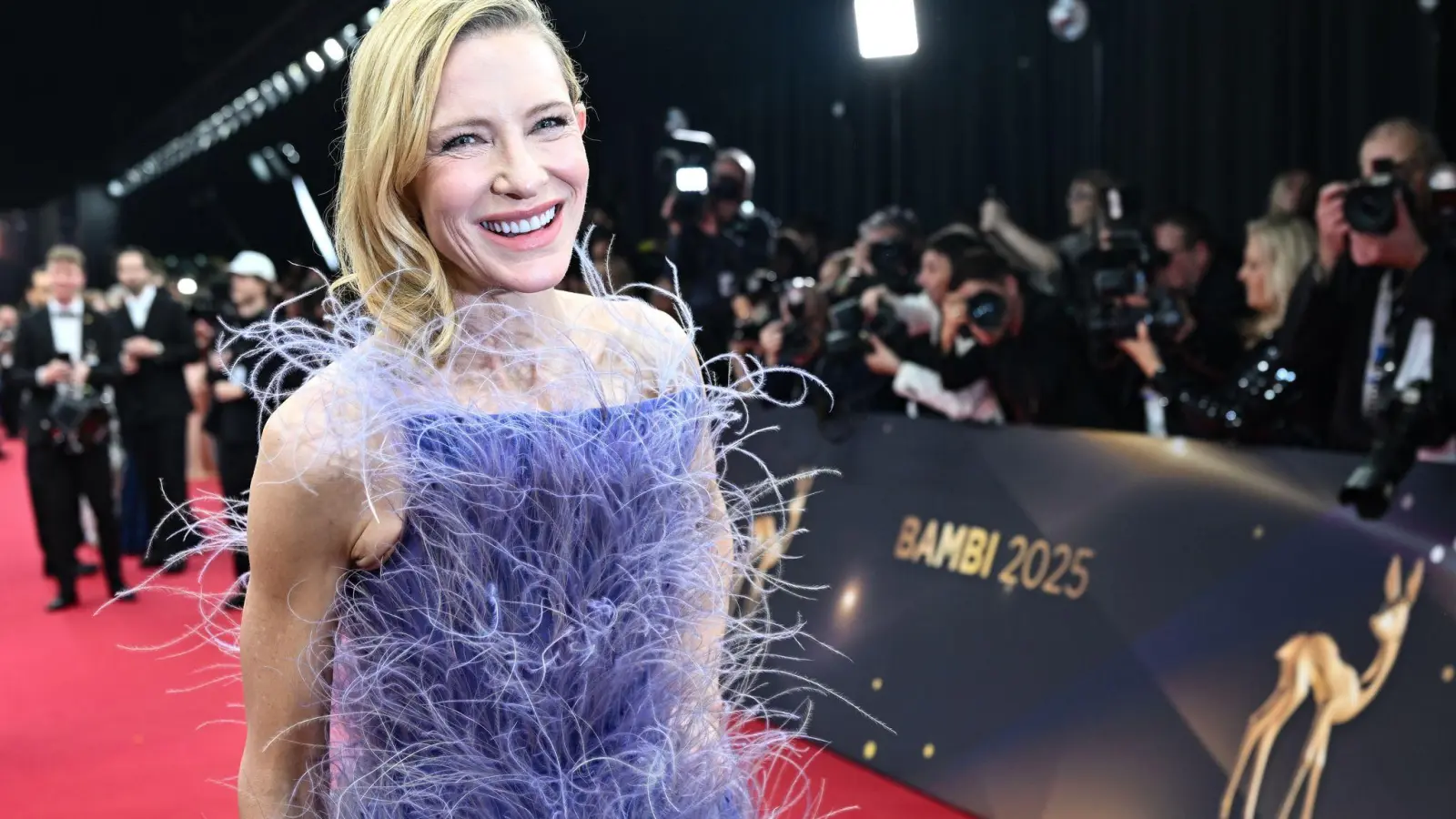Cate Blanchett versucht sich neuerdings an einem Hobby.  (Foto: Peter Kneffel/dpa)