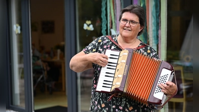 Luise Hartmann aus Emskirchen bringt gern Musik in das Leben älterer Menschen.  (Foto: Manfred Blendinger)