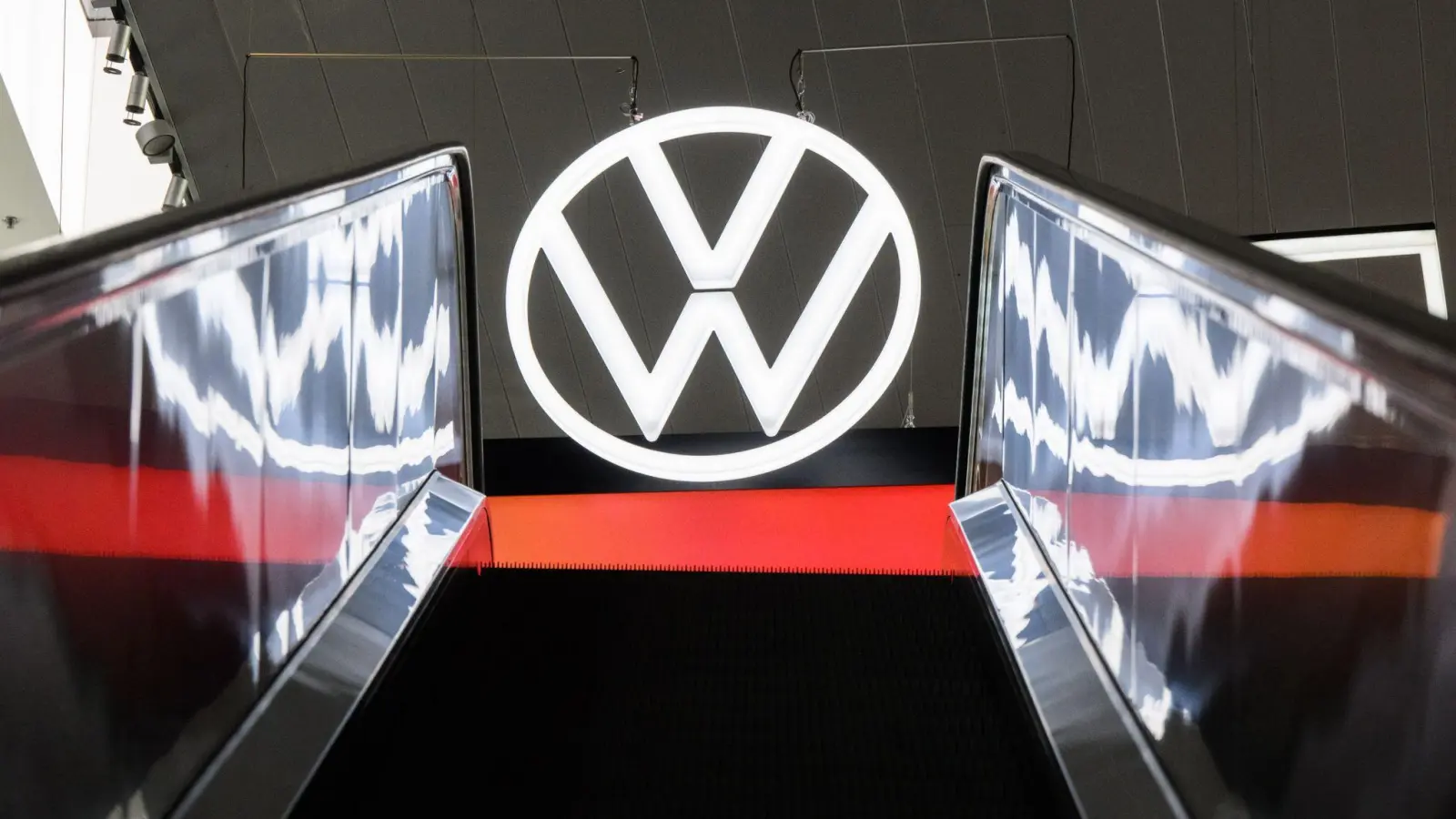 Der Diesel-Skandal hat Folgen für weitere sieben Mitarbeiter des Volkswagen-Konzerns. (Foto: Julian Stratenschulte/dpa)