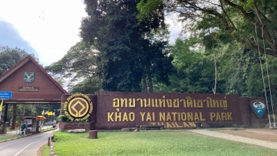 Der Eingang des bei Touristen aus aller Welt beliebten Nationalparks Khao Yai im Zentrum Thailands. (Foto: Carola Frentzen/dpa)