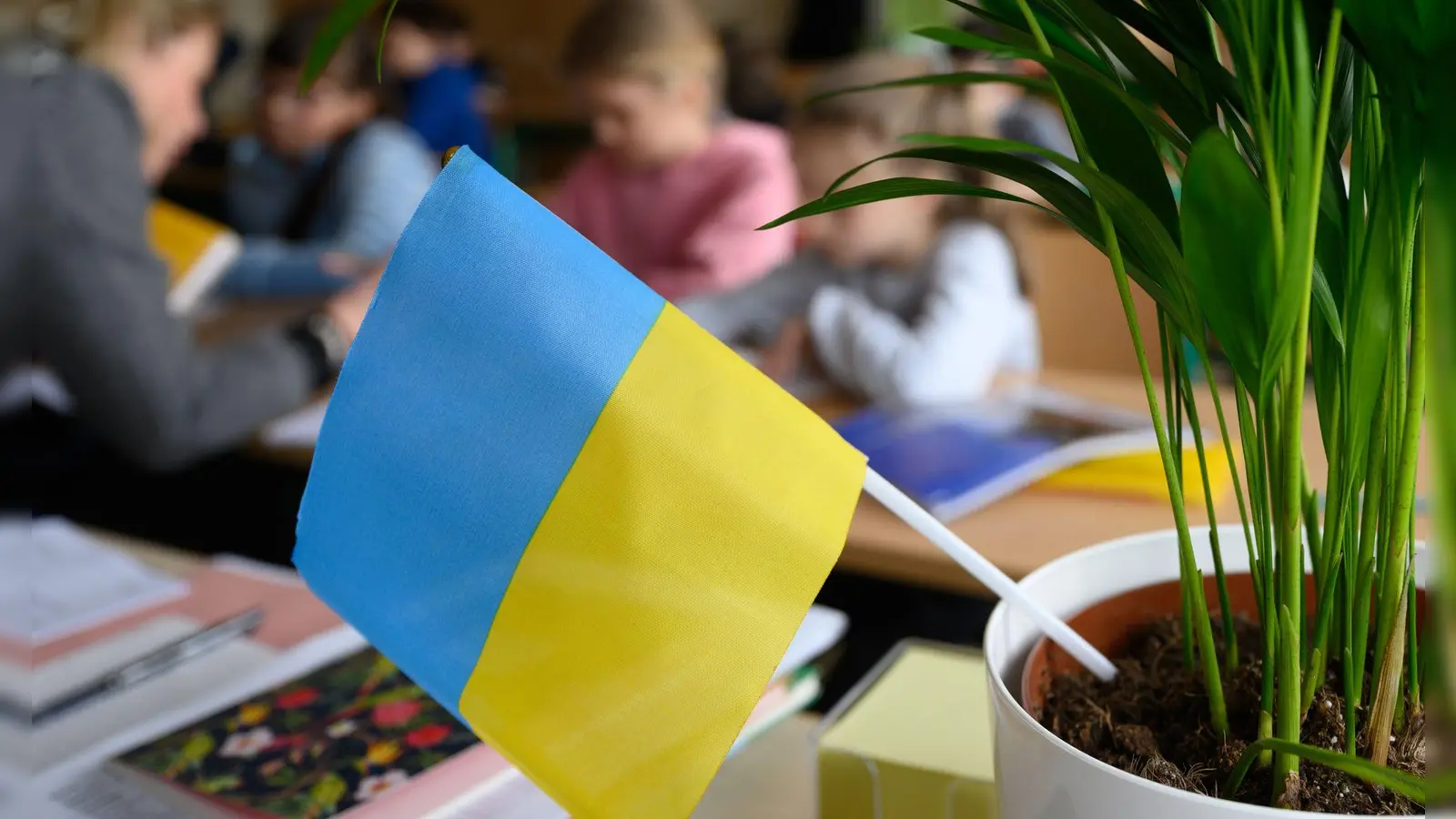 Laut EU-Kommission sind seit Beginn des russischen Angriffskrieges über 4,3 Millionen Menschen aus der Ukraine in die EU geflohen. (Archivbild) (Foto: Robert Michael/dpa)