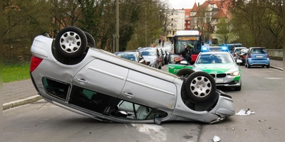 Nach einem Unfall ist einiges zu klären und zu beachten. (Foto: Pixabay)