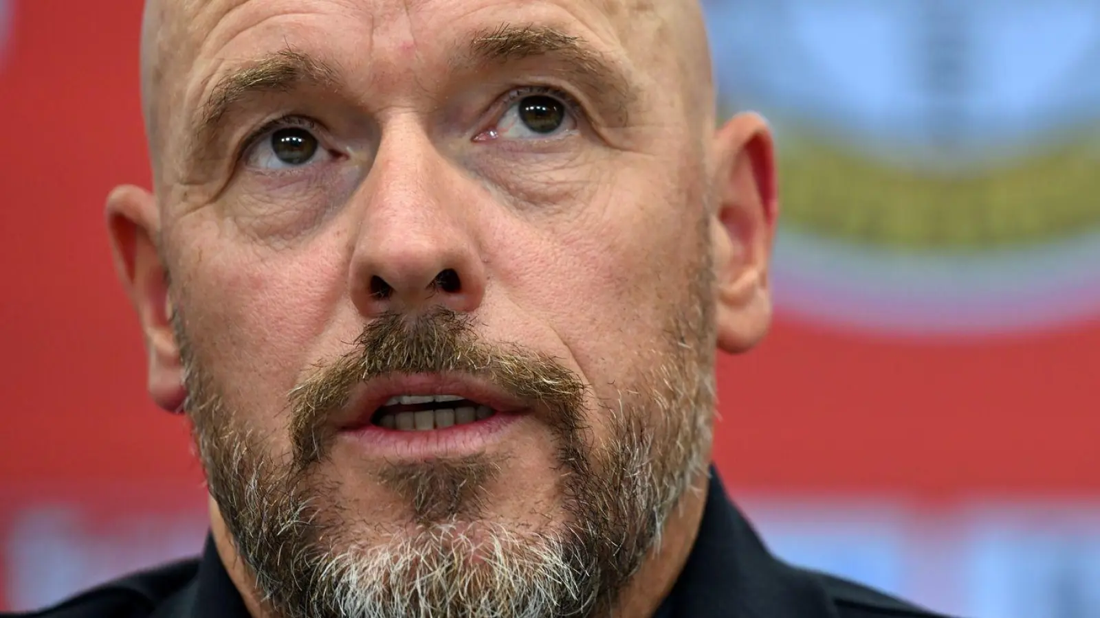 Will die 1:5-Niederlage in seinem ersten Spiel mit Bayer Leverkusen nicht überbewerten: Trainer Erik ten Hag. (Foto: Federico Gambarini/dpa)