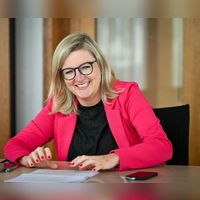 Die Bayerin Martina Klement (CSU) fühlt sich in Berlin und Brandenburg wohl, vermisst aus ihrer Heimat aber die Laugenbrezel.  (Foto: Soeren Stache/dpa)