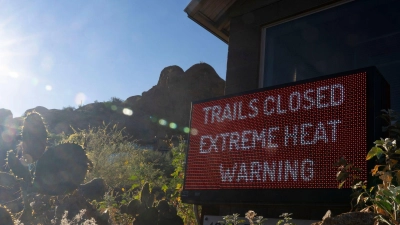 Wegen Hitze geschlossen: Im US-Bundesstaat Arizona klettern die Temperaturen auf Rekordwerte, die Menschen und Tieren schnell zu schaffen machen kann. (Foto: Rebecca Noble/FR172322 AP/AP/dpa)