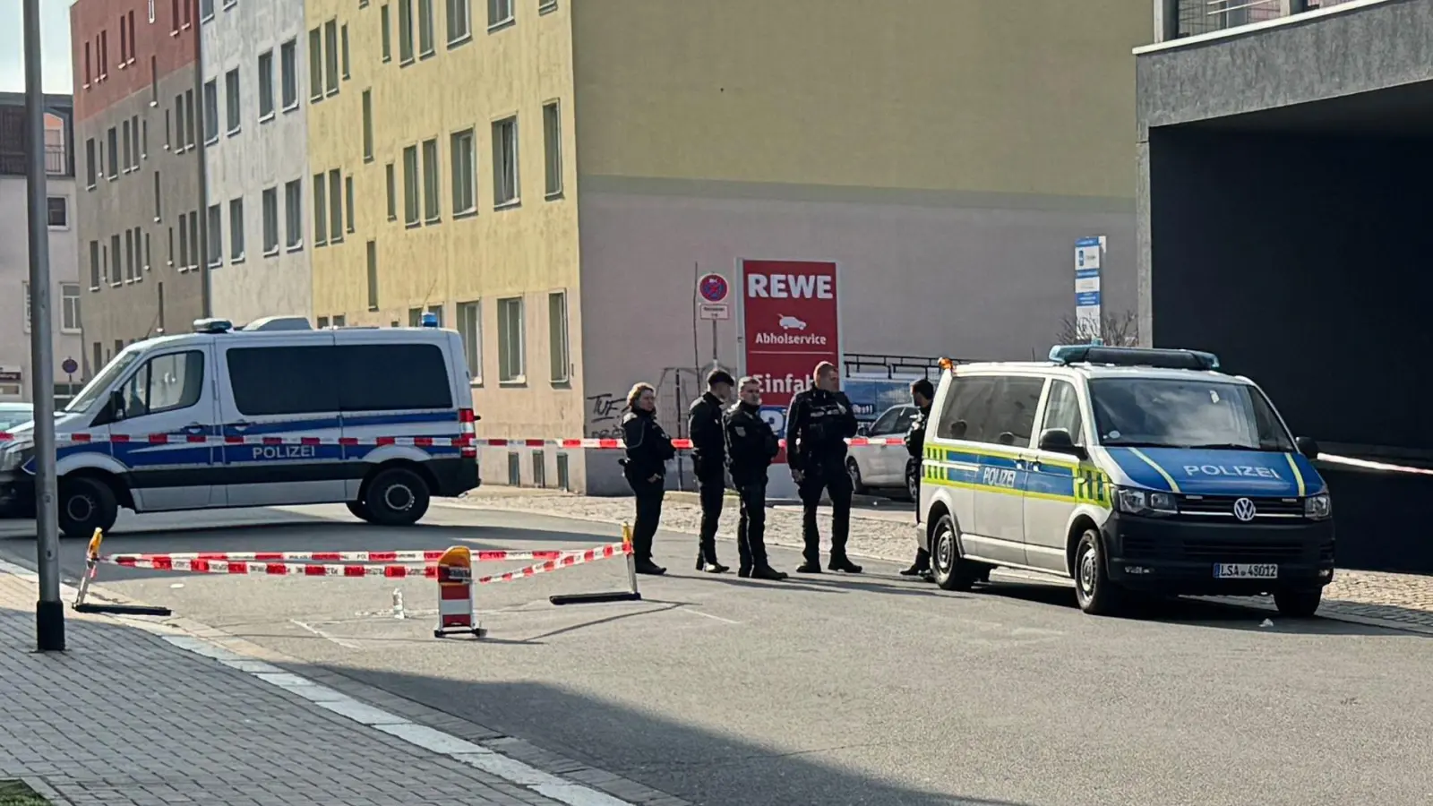 Ein 18-Jähriger soll bei einer Auseinandersetzung in Magdeburg zwei Menschen tödlich verletzt haben. (Foto: Thomas Schulz/dpa)
