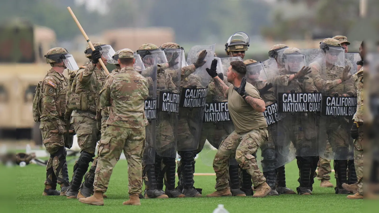 Das Pentagon plant, die Hälfte der Nationalgarde-Soldaten in Los Angeles abzuziehen.  (Foto: Jae C. Hong/AP/dpa)