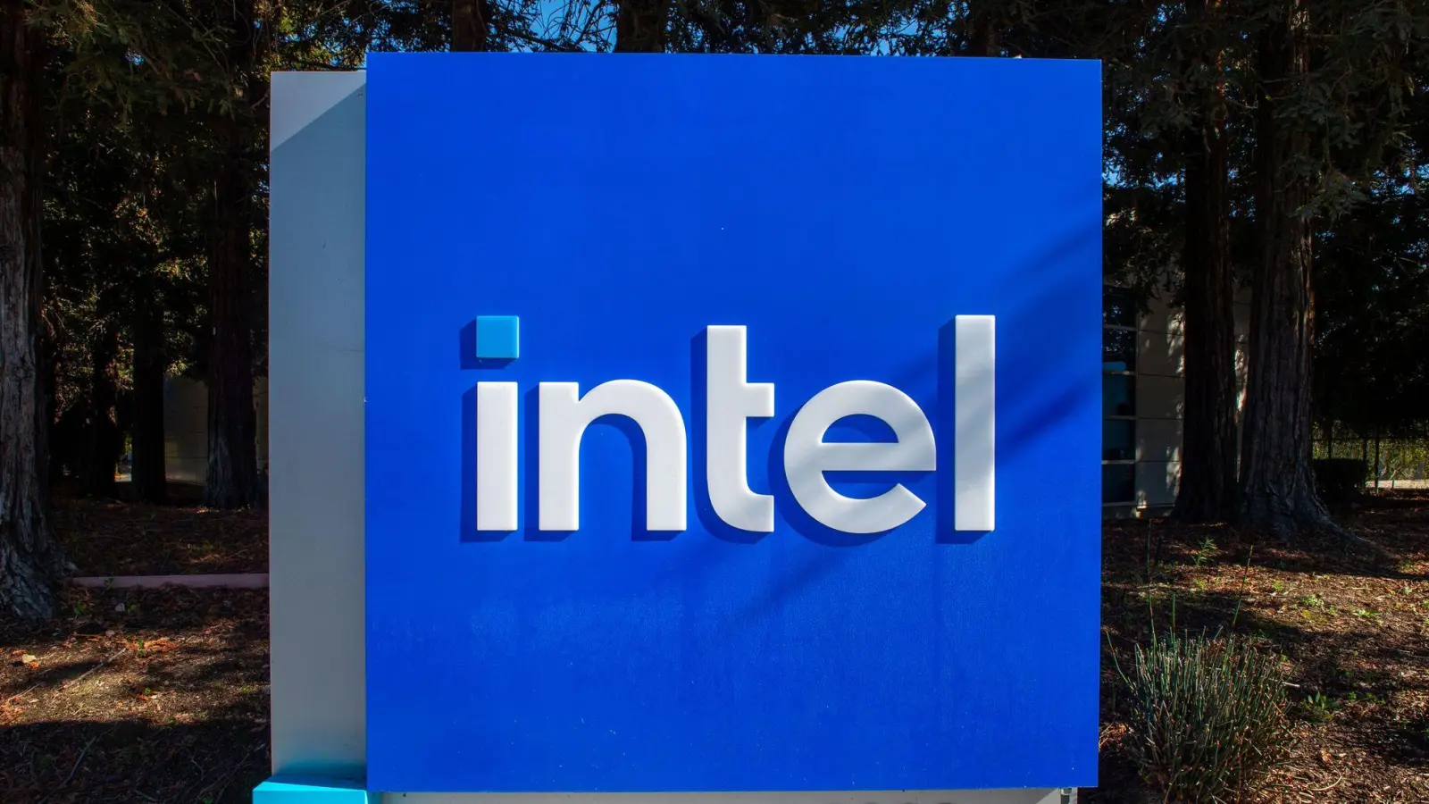 Die geplante Fabrik in Magdeburg war bereits auf Eis gelegt worden. (Archivbild) (Foto: Andrej Sokolow/dpa)