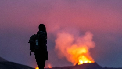 Vulkane faszinieren und ziehen viele Abenteurer in ihren Bann. Sie sind aber auch ein gefährliches Pflaster. (Foto: Philipp Schulze/dpa/dpa-tmn)
