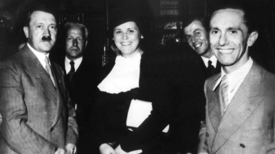 Hitler trifft in Bayreuth die Sängerin Maria Müller. (Archivbild) (Foto: dpa)
