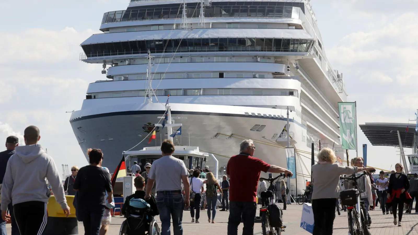 Oceania Cruises setzt ab sofort auf ein Adults-only-Konzept: Künftig sind nur noch Gäste ab 18 Jahren an Bord willkommen. (Foto: Bernd Wüstneck/dpa)