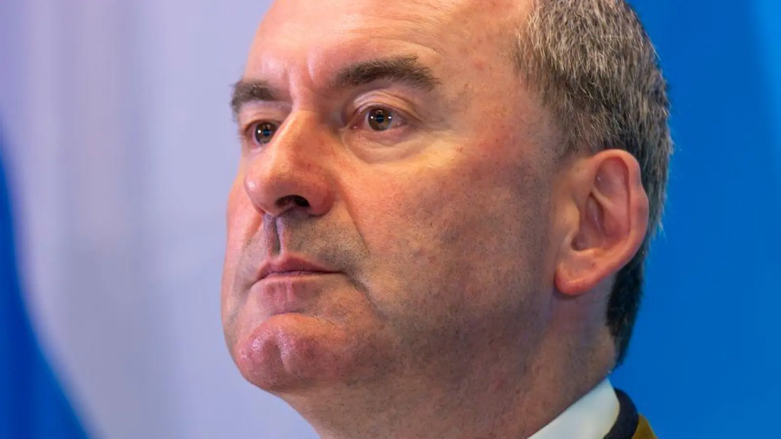 Hubert Aiwanger warnt die CSU vor einem Flirt mit der SPD. (Archivbild) (Foto: Peter Kneffel/dpa)