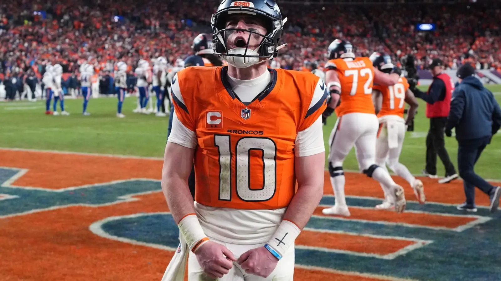Bo Nix hat die Broncos zum ersten Playoff-Erfolg seit dem Super-Bowl-Sieg vor zehn Jahren geführt. (Foto: David Zalubowski/AP/dpa)