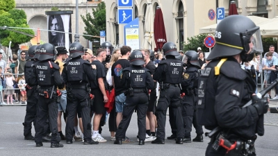 Das Bundesamt für Verfassungsschutz warnt vor, dass linksextreme Gruppen die deutschlandweiten Jugendproteste unterwandern und für ihre Zwecke missbrauchen könnten. (Symbolbild) (Foto: Felix Hörhager/dpa)