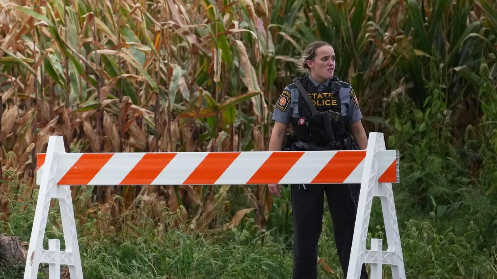 Nach den tödlichen Schüssen sperrte die Polizei umliegende Straßen. (Foto: Matt Slocum/AP/dpa)