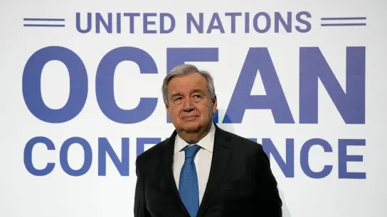„Wir müssen viel mehr tun, wir alle“: UN-Generalsekretär António Guterres in Lissabon. (Foto: Armando Franca/AP/dpa)