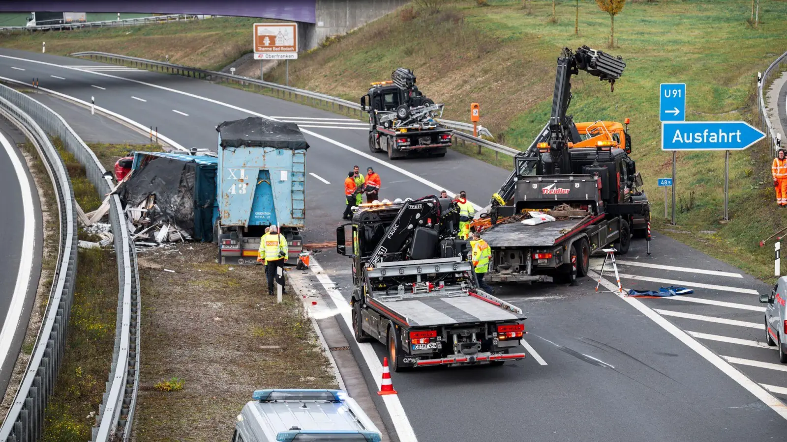 Die Autobahn ist in nördlicher Fahrtrichtung zeitweise gesperrt. (Foto: Daniel Vogl/dpa)