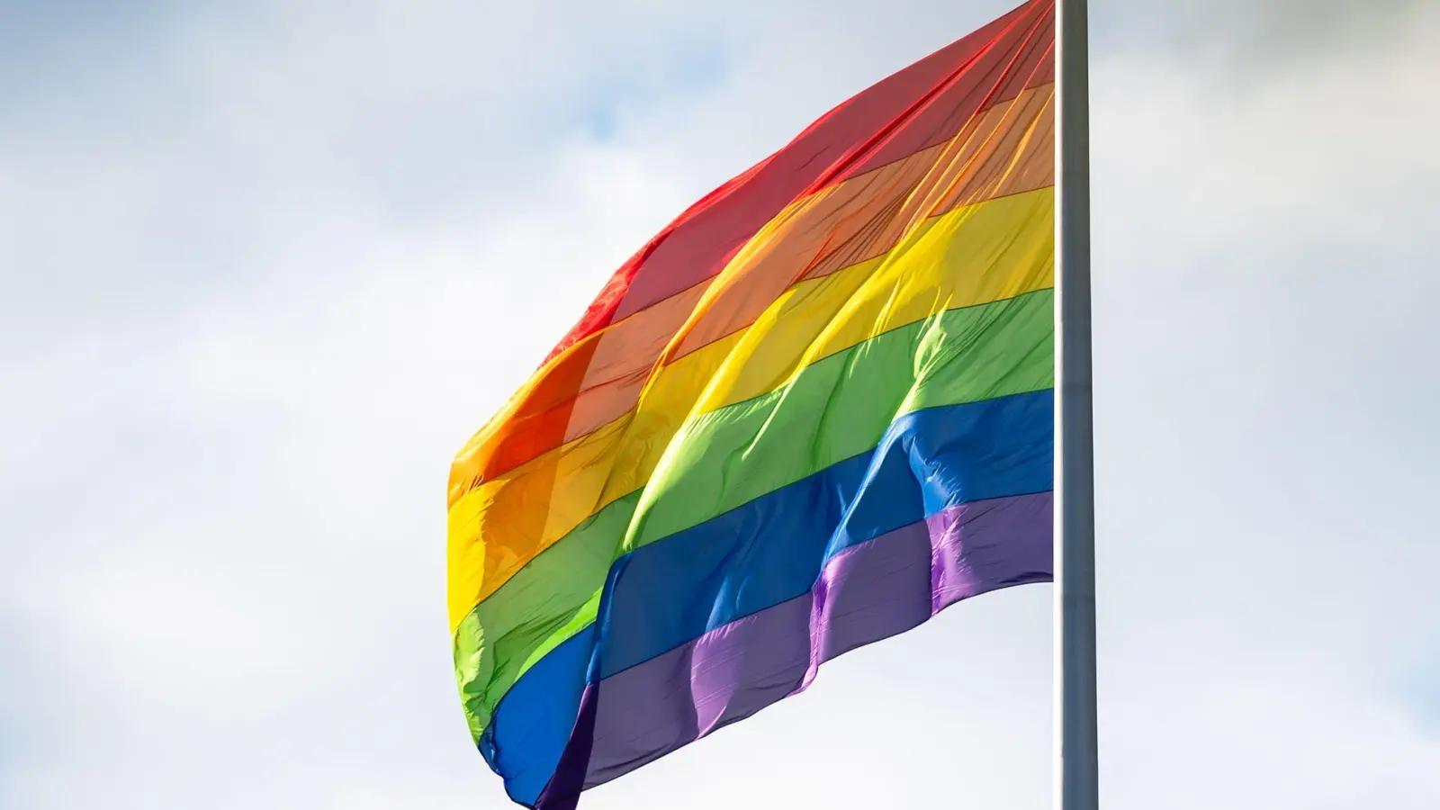 Der CSD in Regensburg wird anders stattfinden als geplant. (Symbolbild) (Foto: Christophe Gateau/dpa)