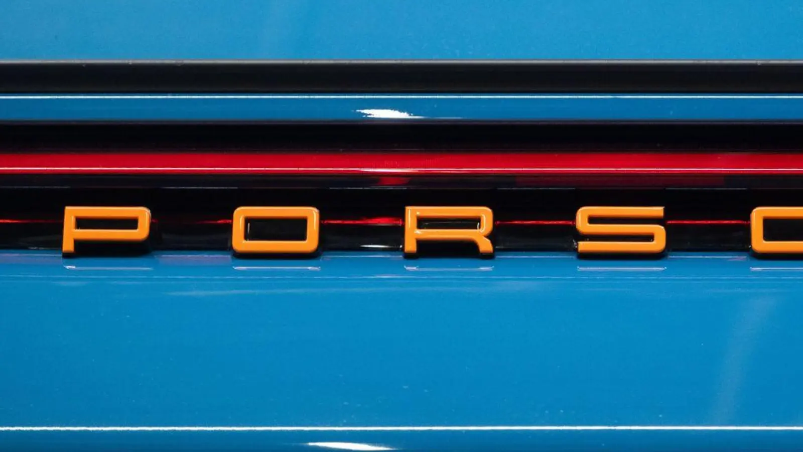 Porsche will laut einen „Spiegel“-Bericht Batterie-Tochter Cellforce fast komplett abwickeln. (Archivbild) (Foto: Marijan Murat/dpa)