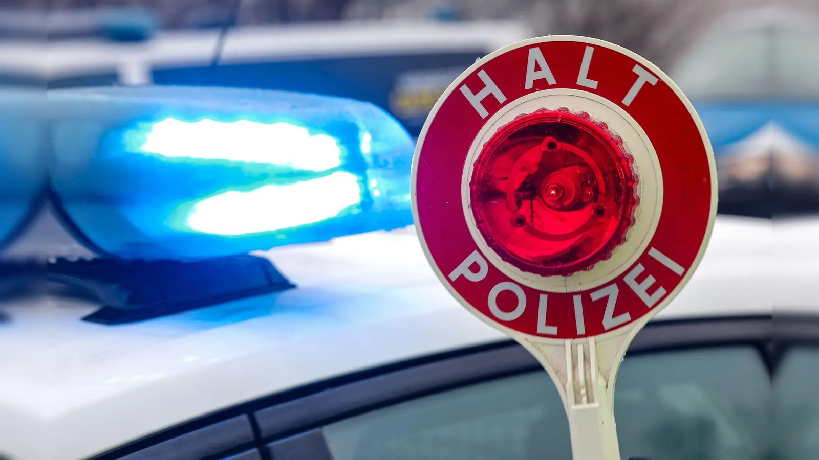 Immer wieder deckt die Polizei bei Kontrollen des Schwerverkehrs auf Autobahnen massive Verstöße gegen die gesetzlichen Lenk- und Ruhezeiten auf. (Symbolbild) (Foto: Jan Woitas/dpa)