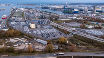 Über den Rostocker Hafen soll Wasserstoff in Form von Ammoniak nach Deutschland gelangen. (Archivbild) (Foto: Jens Büttner/dpa)